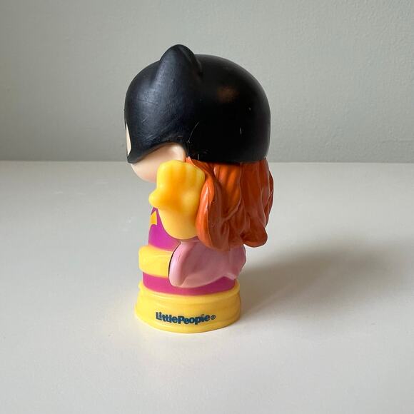 Fisher-Price DC Super Friends Batgirl and Batmobile 2020 - Picture 6 of 10